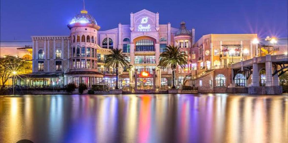 Luxe At Nine Palms Near Canal Walk *